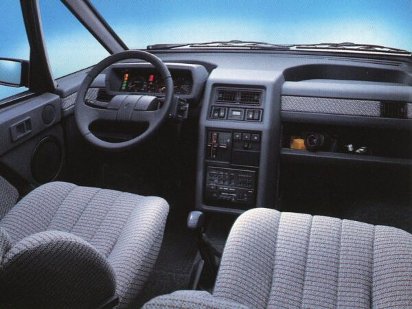 Renault Espace 1987-1988 planche de bord - photo Renault