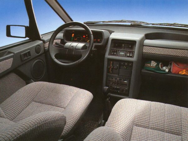 Renault Espace 1988-1991 planche de bord - photo Renault