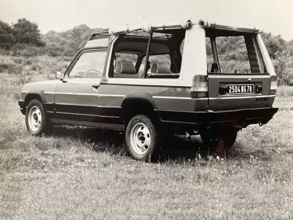 Talbot-Matra Rancho Découvrable 1980-1981 vue AR avec toile repliée - photo Talbot