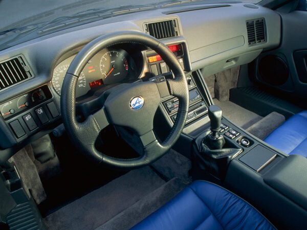 Alpine A610 1991-1993 planche de bord - photo Renault